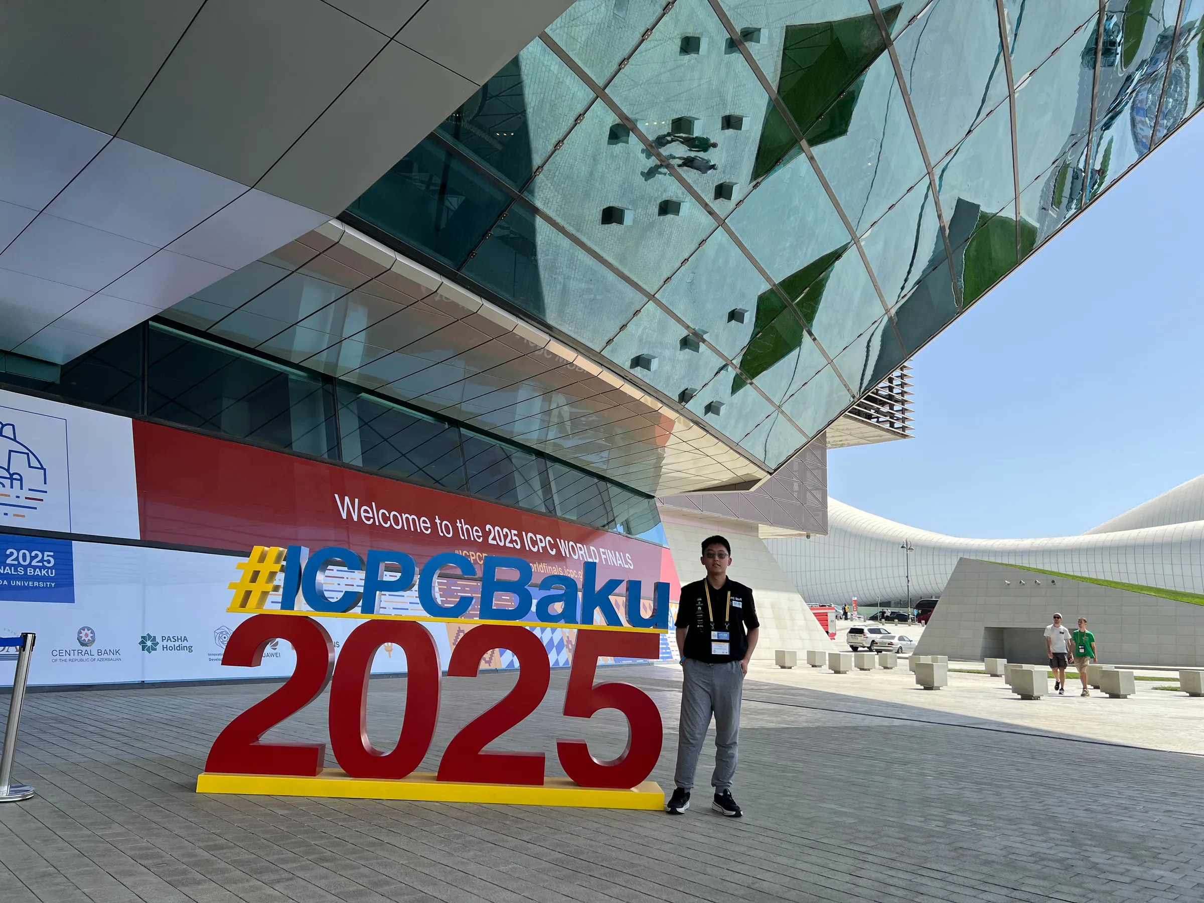 空无一人的 ICPC 世界总决赛 2025 场地外景