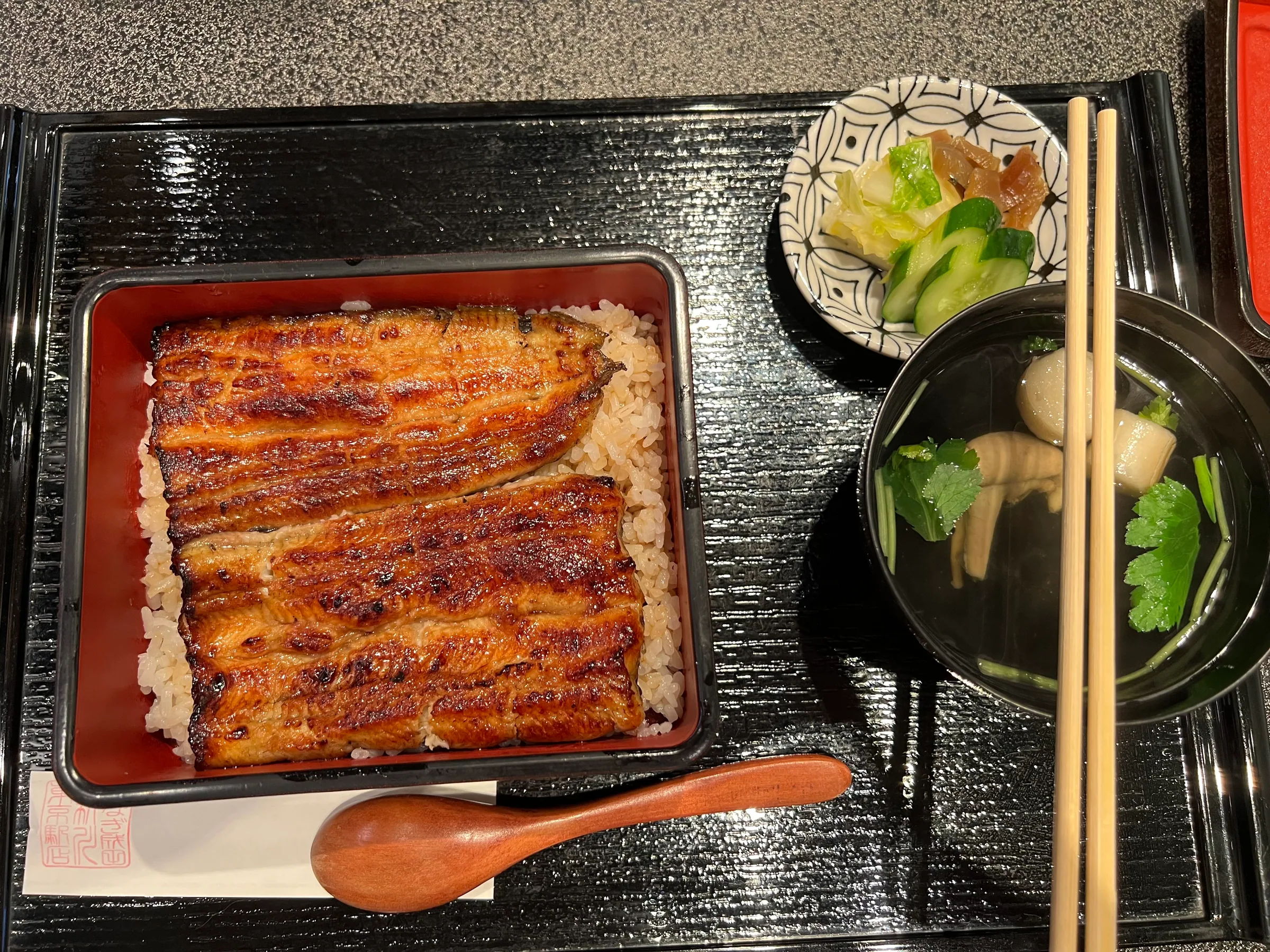 关西风格与关东风格的鳗鱼饭