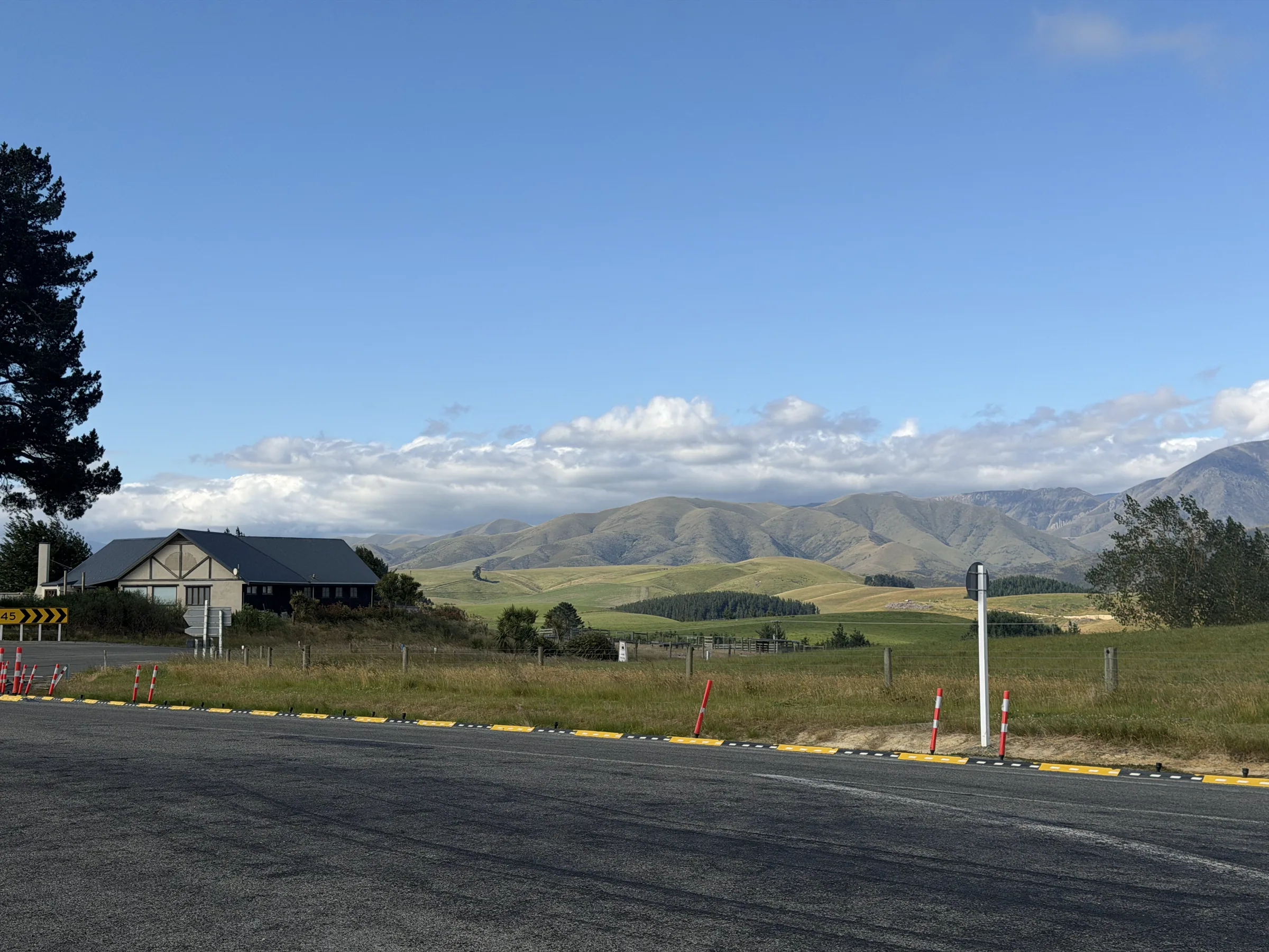 南岛公路旁的山野景色
