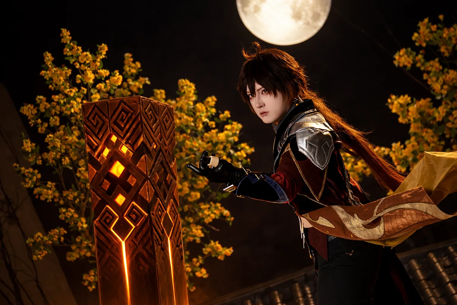 月下岩脊旁的钟离 Cosplay 特效照片