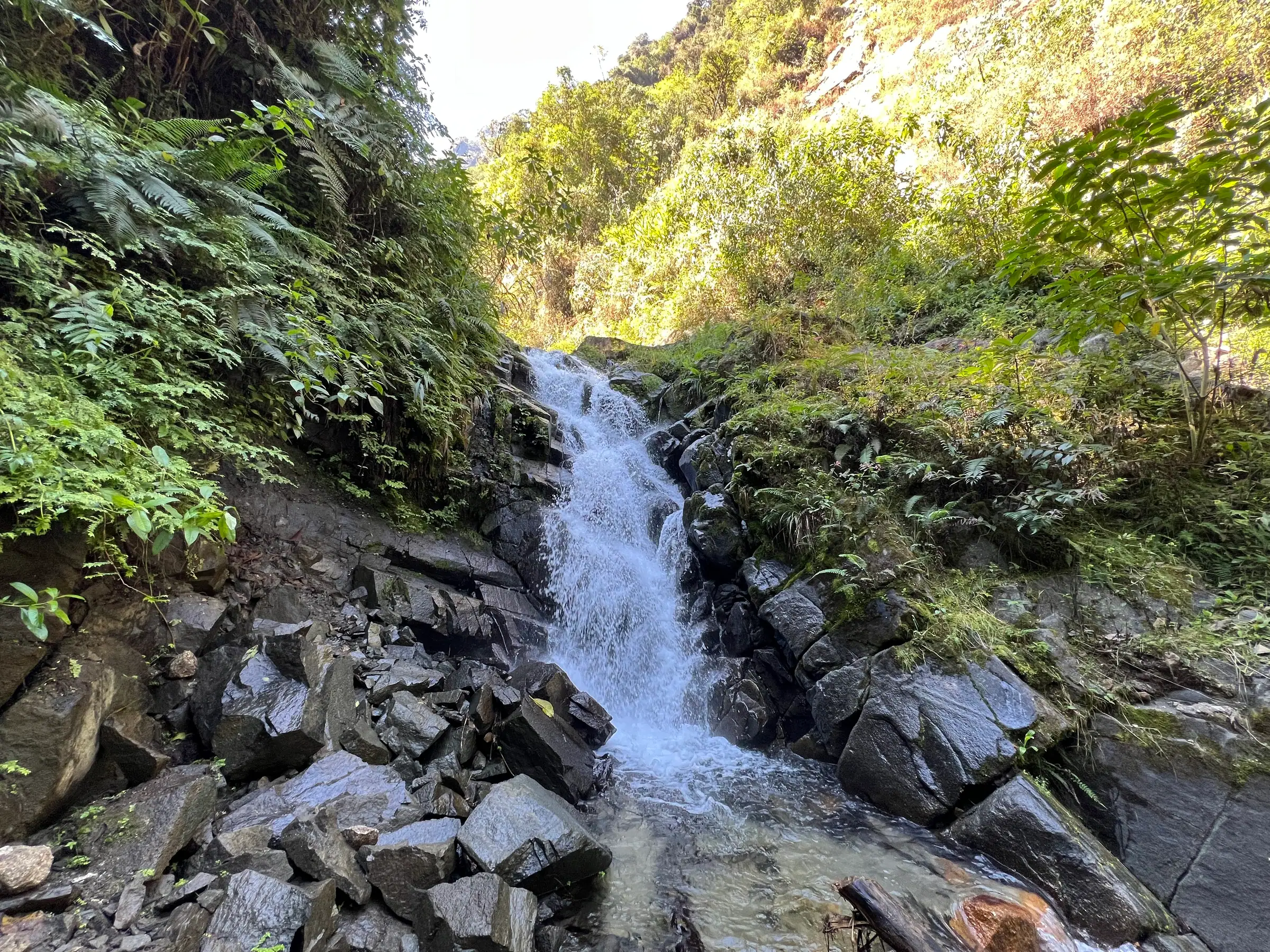 Cascadas Alcamayo 深处的第二处瀑布